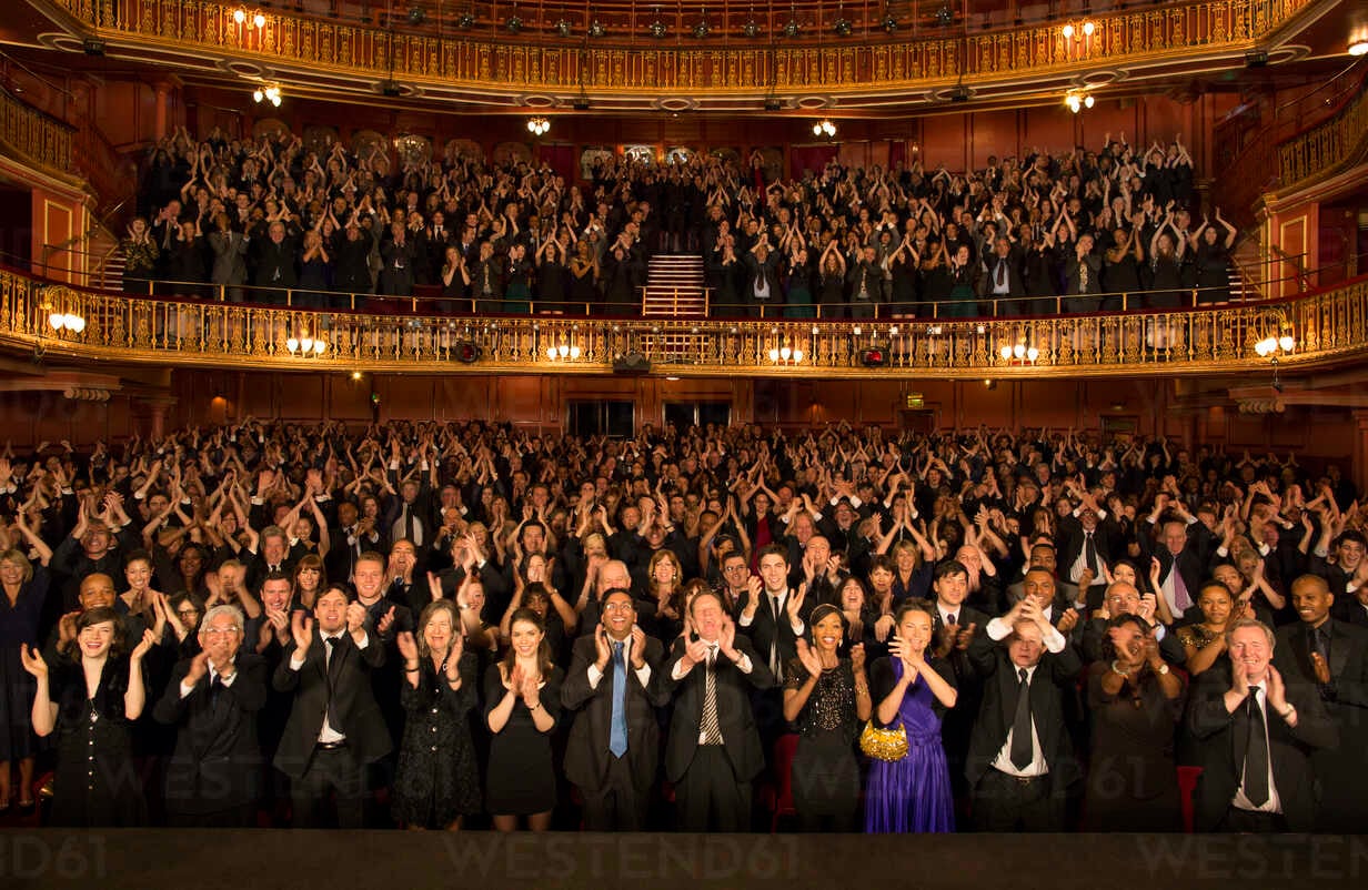 audience-applauding-in-theater-CAIF18404 audience-applauding-in-theater-CAIF18404