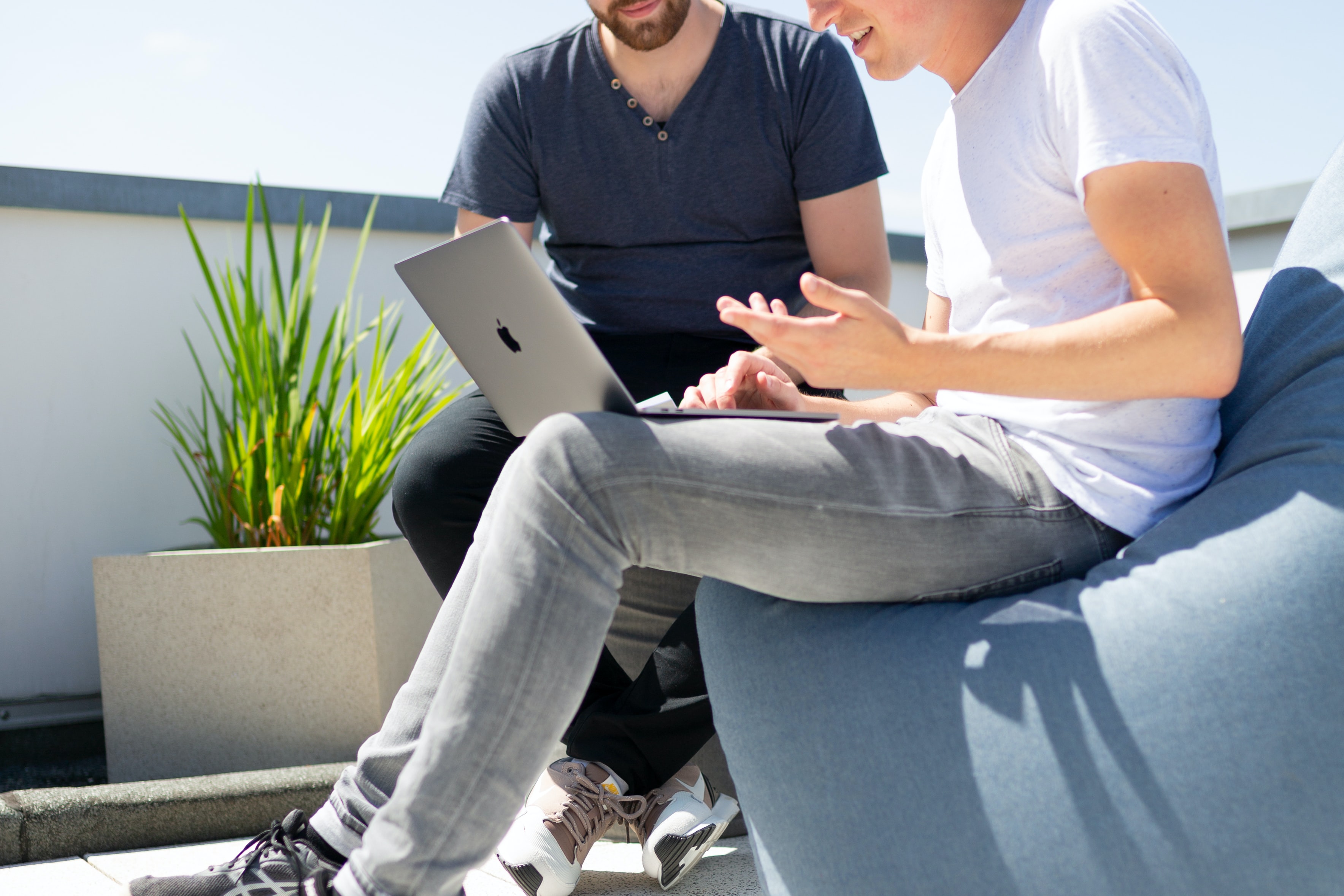 new-data-services-UO-QYR28hS0-unsplash new-data-services-UO-QYR28hS0-unsplash
